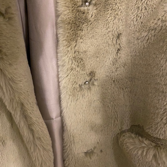 Never been worn faux fur coat! - Picture 6 of 6